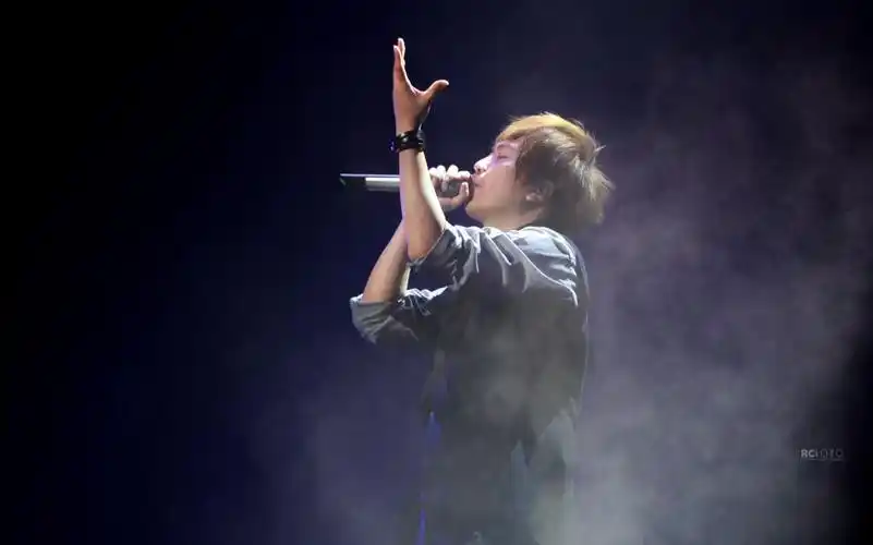 乱世巨星—五月天阿信【可以说是很帅了!】