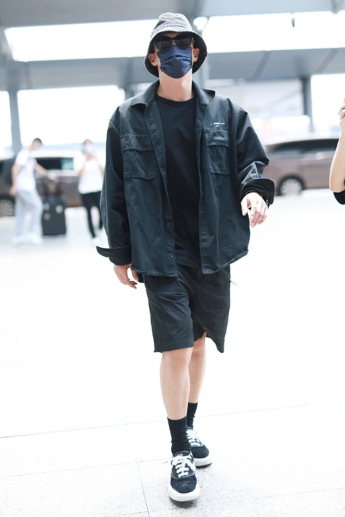 黄景瑜很会穿上长下短造型很显潮流感没浪费187cm的身高