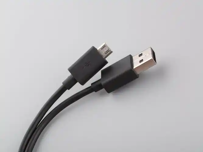 手机充电标志一闪一闪是因为接口接触不好,电压不稳,接口破旧磨损或