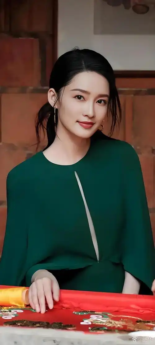 李沁,1990年9月27日出生,代表作品:电视剧《楚乔传》,《庆余年》