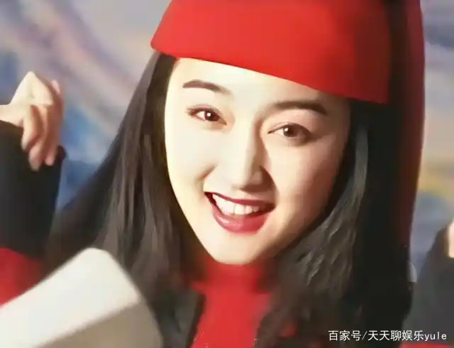 杨钰莹25年前一组青涩旧照,嫩得像个瓷娃娃