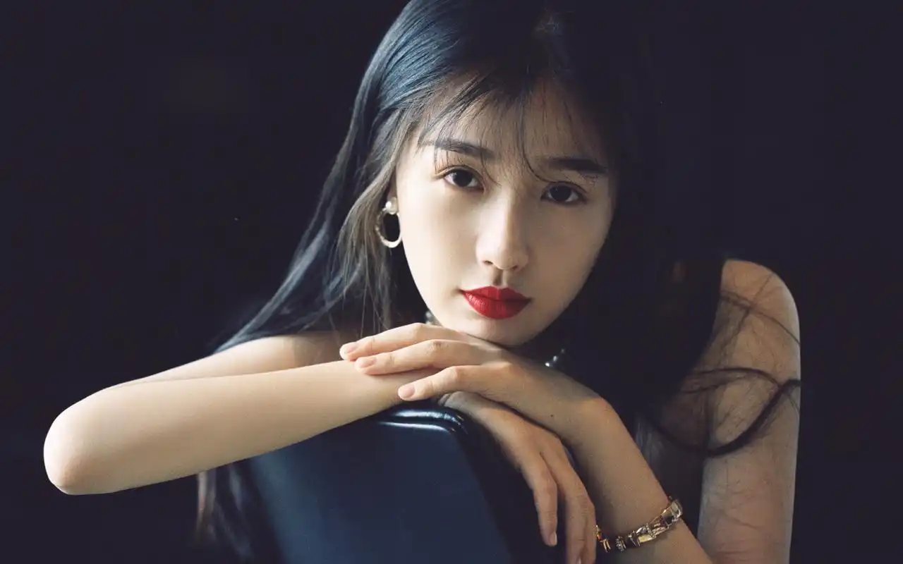 虞书欣魅力性感写真图片桌面壁纸