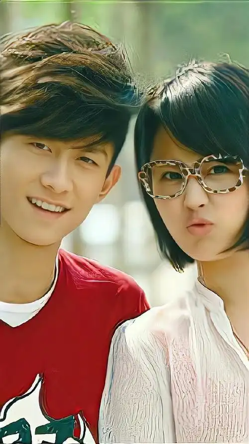 真的会相信娱乐圈有一种友情叫张一山杨紫,杨紫张一山之间不是亲人