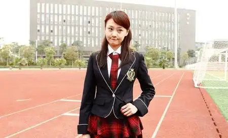 来看一看上面这张照片与下面的这张照片对比一下,你觉得哪个是郑爽