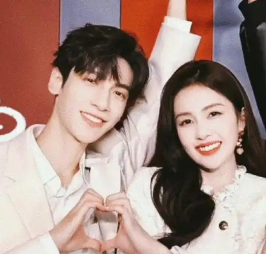 罗云熙白鹿比心撒糖