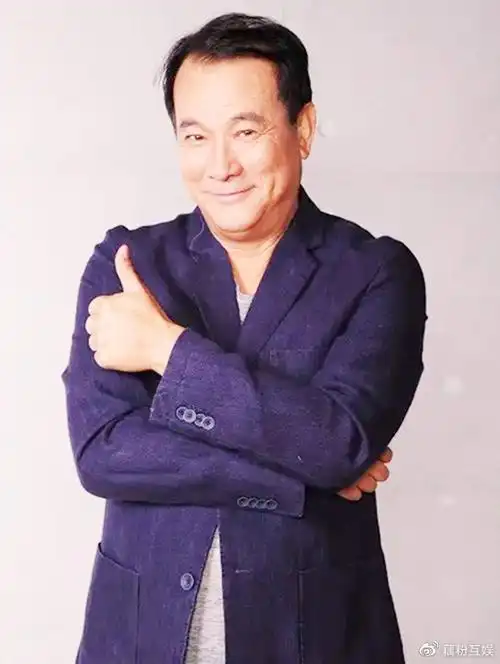 双料影帝 星爷的恩人 香港影坛警察专业户 李修贤的商务代言动态