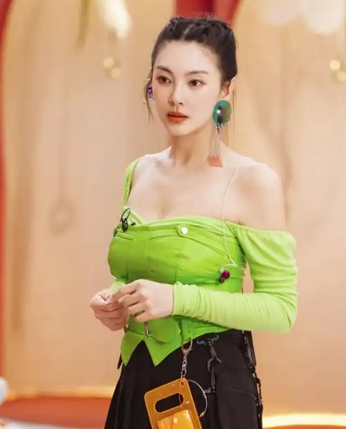 张雨绮:掌掴汪小菲,脚踢王全安,催债袁巴元,她是彪悍还是清醒_母亲