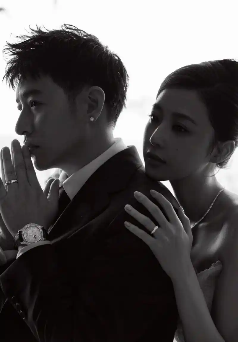 【潘玮柏结婚照】29日,潘玮柏和老婆宣云在巴厘岛补办婚礼,潘玮柏晒出