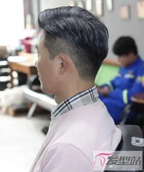 男生两边铲发型推荐 帅气型男发型潮范十足