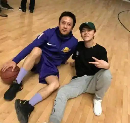 邓超点名鹿晗秀父子情分,公开互动欢乐多,两人的父子情由来已久_父亲