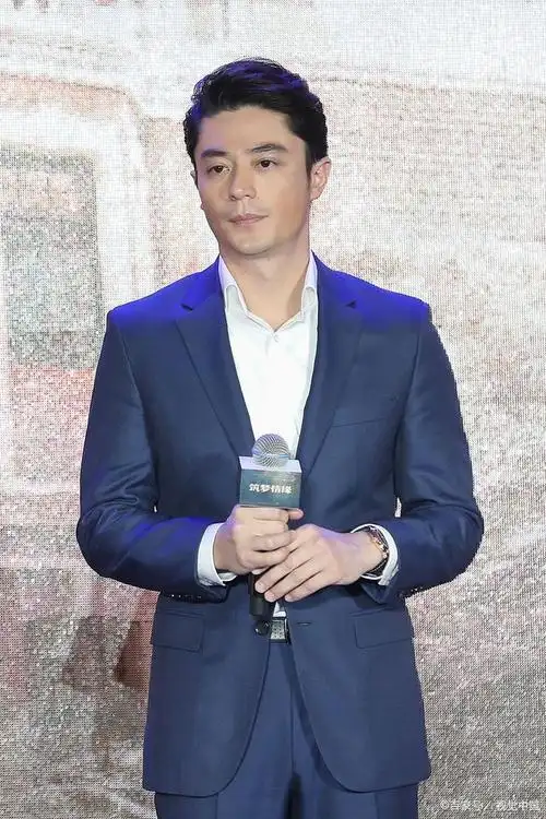 刘亦菲霍建华人大校园同框拍戏,再现神仙组合