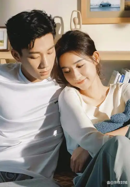 王子奇王玉雯请四搭吧!两个人黑白配走红毯实在太有夫妻相了