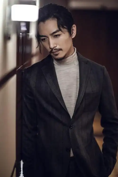 留胡子堪比"整容"!这11位男星气质大变,有人变丑,有人成极品