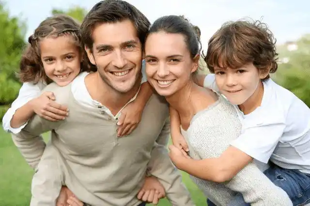 2,父母和谐共处,为孩子创造温暖的环境一个好的家庭氛围,对孩子的成长