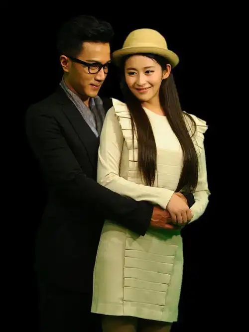 刘恺威颖儿全新写真曝光 含情相望翩然共舞