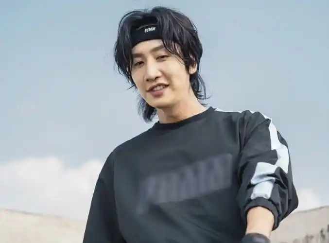 至少养伤半年缘尽欧洲杯(《rm》11年缘尽,李光洙终于还是跑不动了)