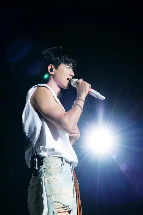 张杰未live巡回演唱会##张杰未live开往1982巡回演唱