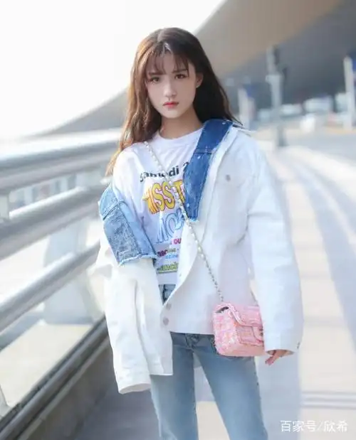 陈意涵刚从染料房里出来吧,白鞋上愣是沾上8块染料?意外很炫目