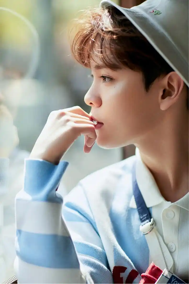 尤长靖登封时尚芭莎四月电子刊复古少年活力无限