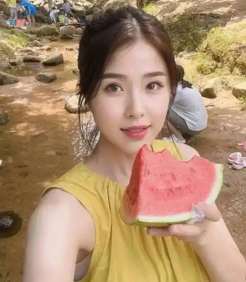 娱乐圈改过名字的明星,明星改名请什么人改的|成龙|周迅|艺名|李易峰