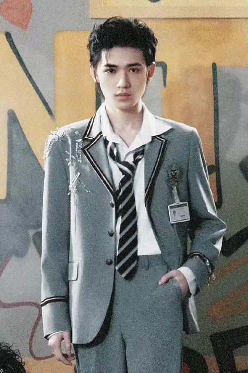 宋亚轩热血高校大背头造型