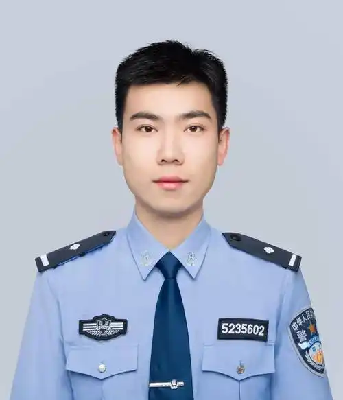 庆幸我的青春有穿警服的样子!