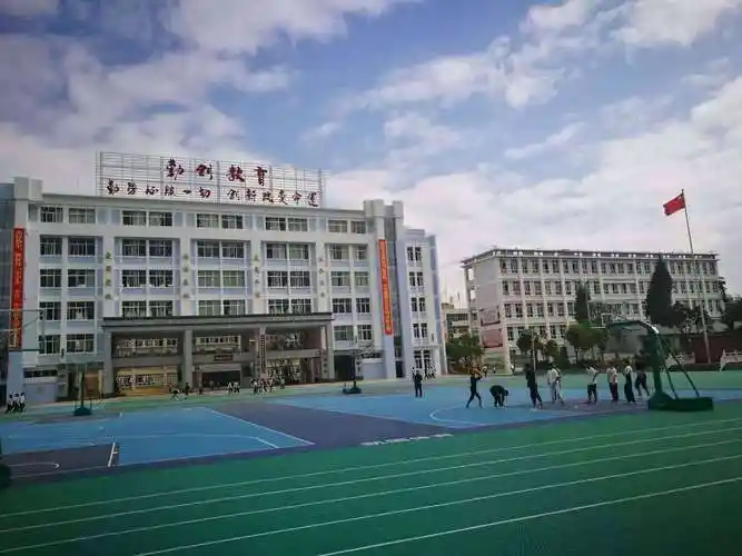 彰显英语特色 释放青春活力——保山市实验中学初中英文歌曲大赛