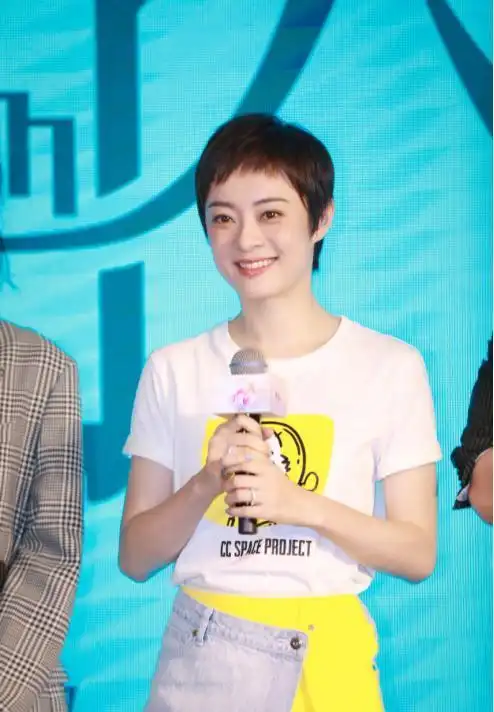 孙俪短发看着好"嫩",短刘海不遮脸秀明媚五官,状态一点不显老