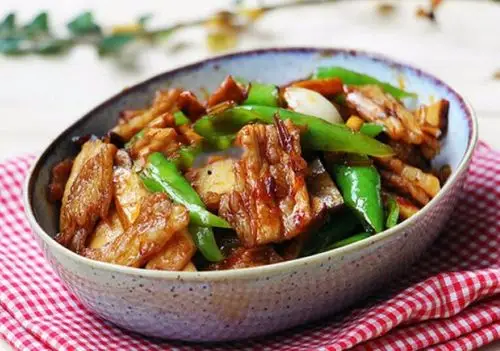 白糖,料酒制作工序:炒味道:微辣咸香厨具:锅碗瓢盆勺级别:家常菜,荤菜