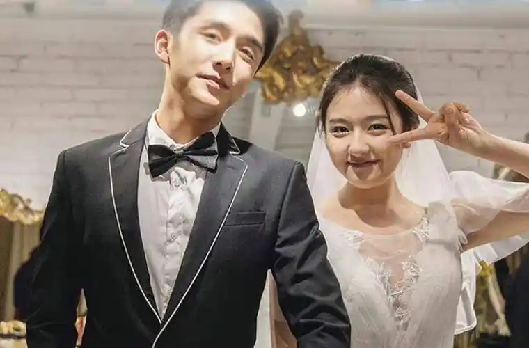 和李兰迪泰国游玩正面照曝光,绯闻传了5年_官宣_合作_杨洋