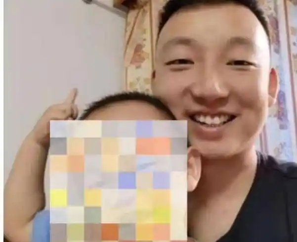 姚策周年忌日,杜新枝晒儿子生前照片,深情发文引热议_事件_争议_一家