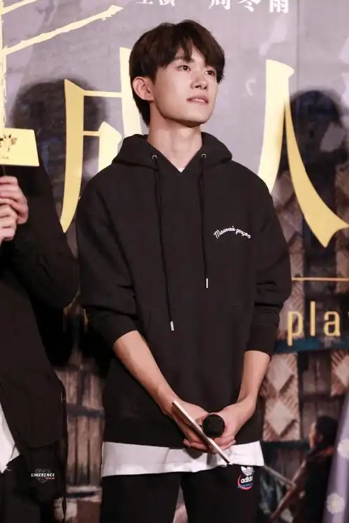 易烊千玺电影小小的我##四字 易烊千玺 yyqx 四字