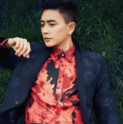 原创请内娱男明星内卷起来香港男艺人的身材管理再一次教你们做人