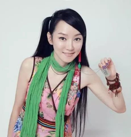 萨顶顶近照曝光"大变脸"!疑似整容变网红,观众认不出她