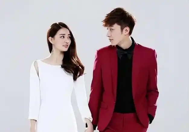 疑似曝光徐璐新恋情和小五岁的吴崇轩一起逛街两人以前合作过