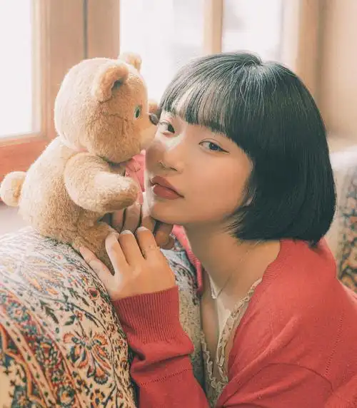 文艺范女生短发清纯又迷人