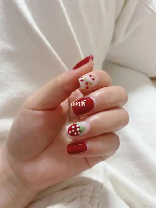 草莓樱桃美甲