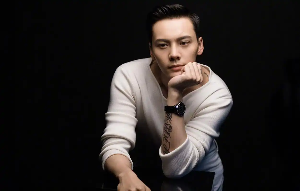 陈伟霆最不舍得删的照片,第4张是多少人的壁纸啊_高清图集_新浪网