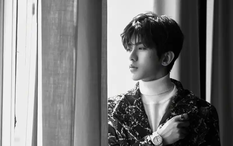 蔡徐坤时尚芭莎非黑即白正片