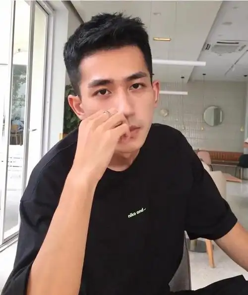 男生测试自己的脸型配什么发型(男生脸型太阳穴凹陷什么发型好看)-天