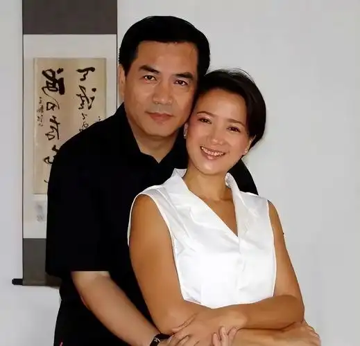 何晴的老公是谁(演员何晴一共经历了几段婚姻)