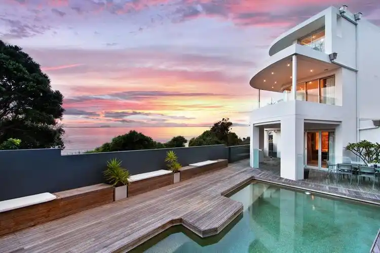 奢华海边高档别墅建筑高清图片