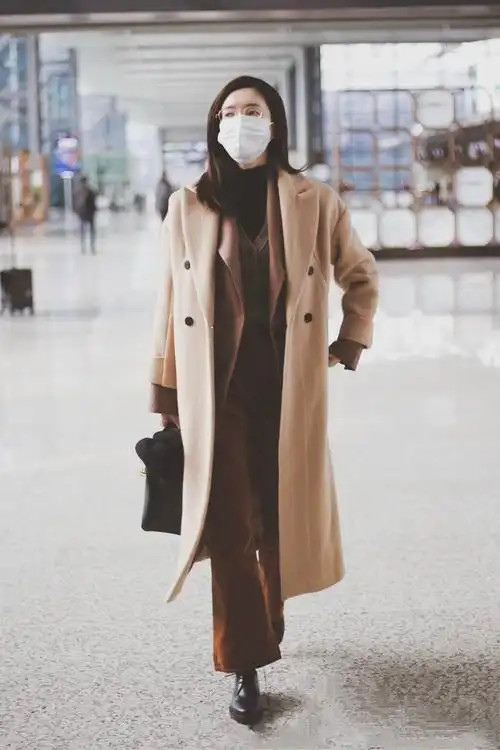 虽然女明星们是耀眼遥不可及,但是我们能够从她们的穿衣搭配当中学习