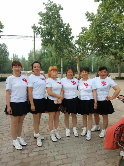 我与姐妹们的合影