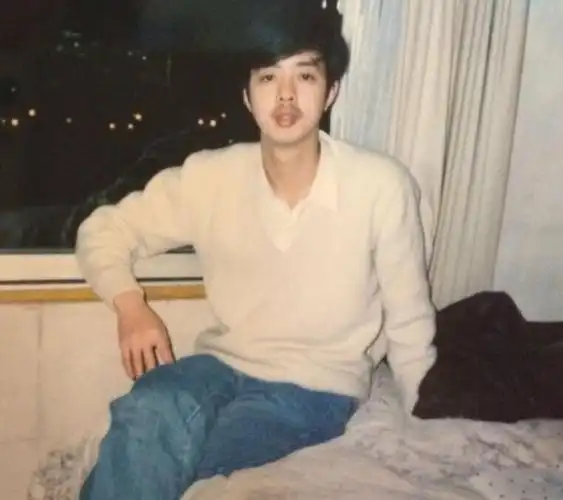 都说肖战已经够帅了,看了他的爸爸妈妈,才知道什么是"神基因"