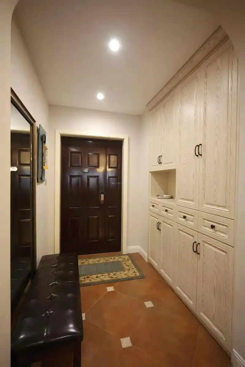 鞋柜新潮流:悬空设计,轻盈又实用!