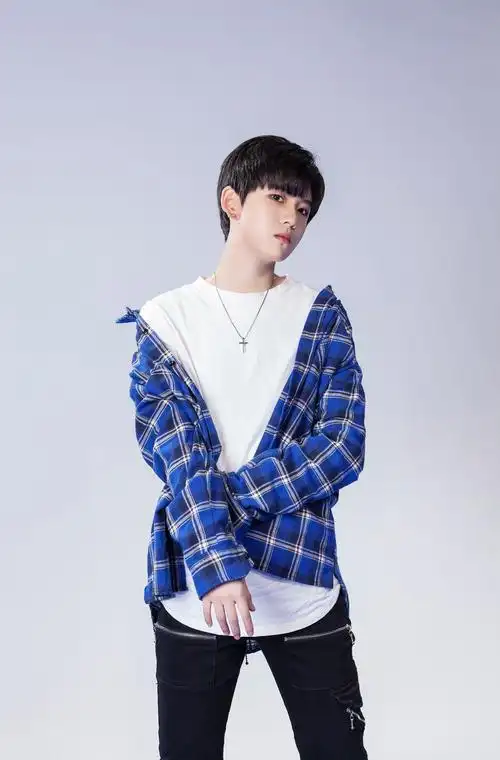 陆柯燃(歌手)陆柯燃,女,出生于江苏南京市,身高174,天蝎座,中国内地