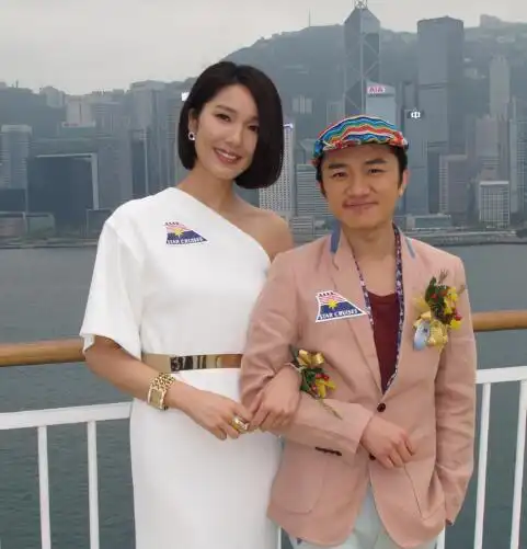 【图】王祖蓝和妻子合照温馨甜蜜 女方自曝二人没吵过架