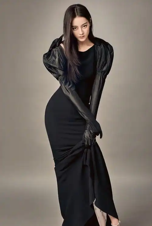 迪丽热巴性感妩媚时尚杂志封面大片