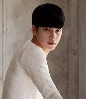 长脸尖头适合的发型男